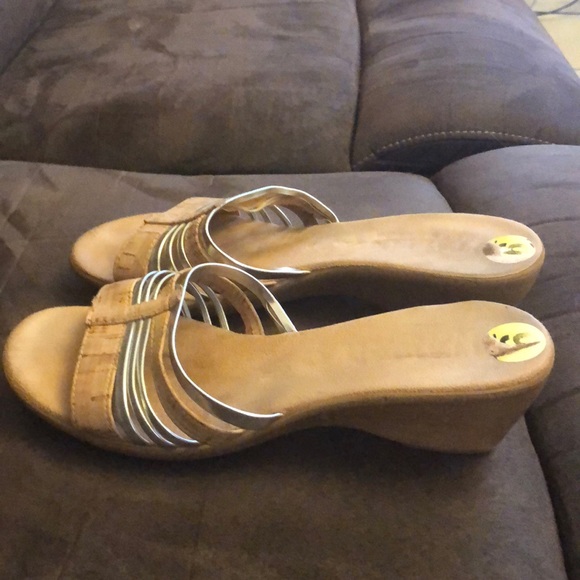 Shoes - Picture 2 of 4